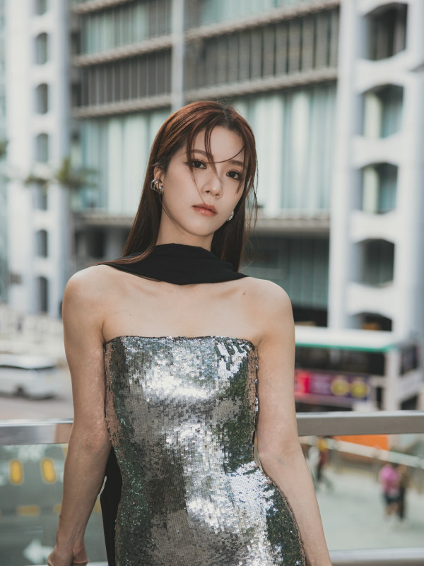 海兒陳曉華尷尬撞衫！貼身戰衣身材大激鬥 港姐冠軍被指輸在「這細節」上？