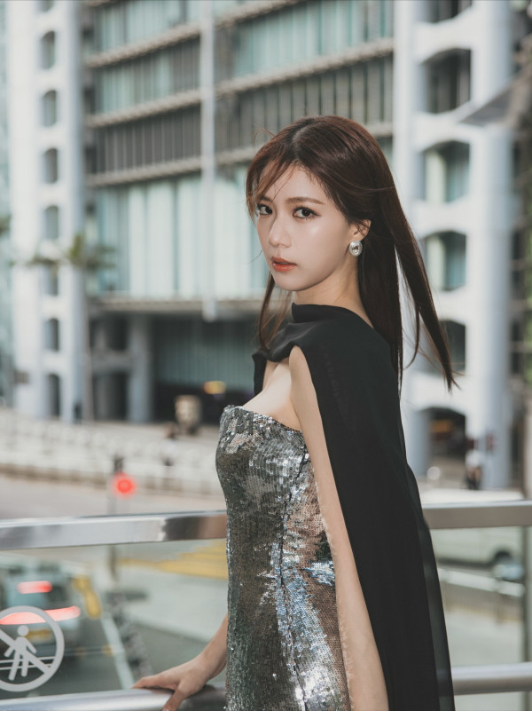 海兒陳曉華尷尬撞衫!貼身戰衣身材大激鬥 港姐冠軍被指輸在「這細節」上?