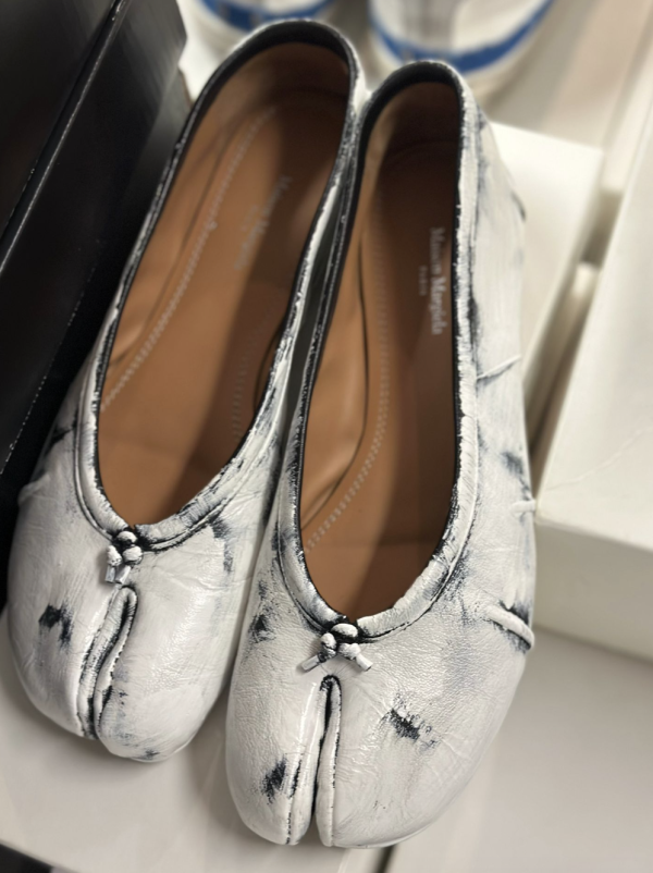 銅鑼灣時代廣場名牌開倉低至1折！平底鞋/休閒鞋$100起+輕奢手袋特賣 Marc Jacob/Karl Lagerfeld/Moschino/A.P.C