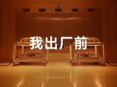 摺機不再化學！HUAWEI Mate X7 實測 80°C 熱水照淋、鐵球重擊零損傷？