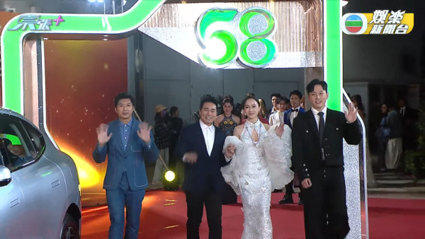 TVB台慶2025｜過百位女藝人紅地氈戰衣逐件睇！波波黃婧靈巨胸拋窒全場