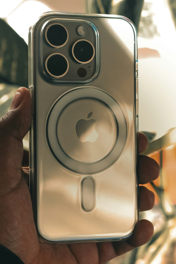 iPhone單日狂燒50GB數據！電訊客服嘆幫唔到 網民揭1個隱藏設定累事