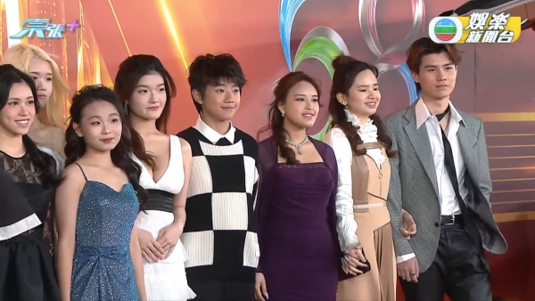 TVB台慶2025|過百位女藝人紅地氈戰衣逐件睇!波波黃婧靈巨胸拋窒全場