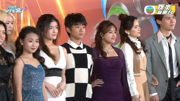 TVB台慶2025｜過百位女藝人紅地氈戰衣逐件睇！波波黃婧靈巨胸拋窒全場