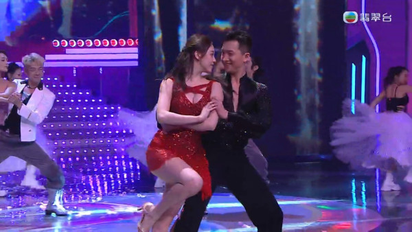 TVB台慶2025｜葉蒨文曾展望台慶「預演結婚」娛賓 情侶檔攞正牌跳辣身拉丁舞放閃