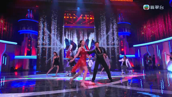 TVB台慶2025｜葉蒨文曾展望台慶「預演結婚」娛賓 情侶檔攞正牌跳辣身拉丁舞放閃