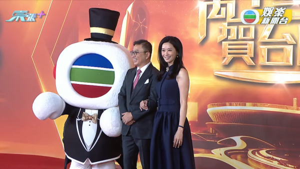 TVB台慶2025｜許濤主席夫人罕有現身優雅亮相 前澳門小姐季軍凍齡狀態氣質出眾
