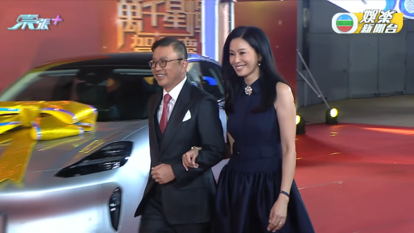 TVB台慶2025｜許濤主席夫人罕有現身優雅亮相 前澳門小姐季軍凍齡狀態氣質出眾
