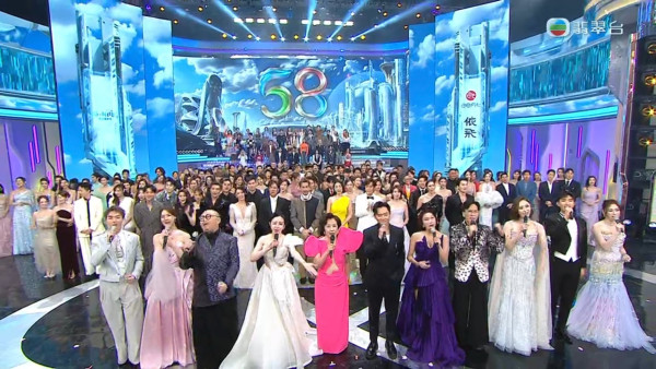 TVB台慶2025|大合照一線小生花旦企位得寵見真章 呢位被流放後終於強勢回歸