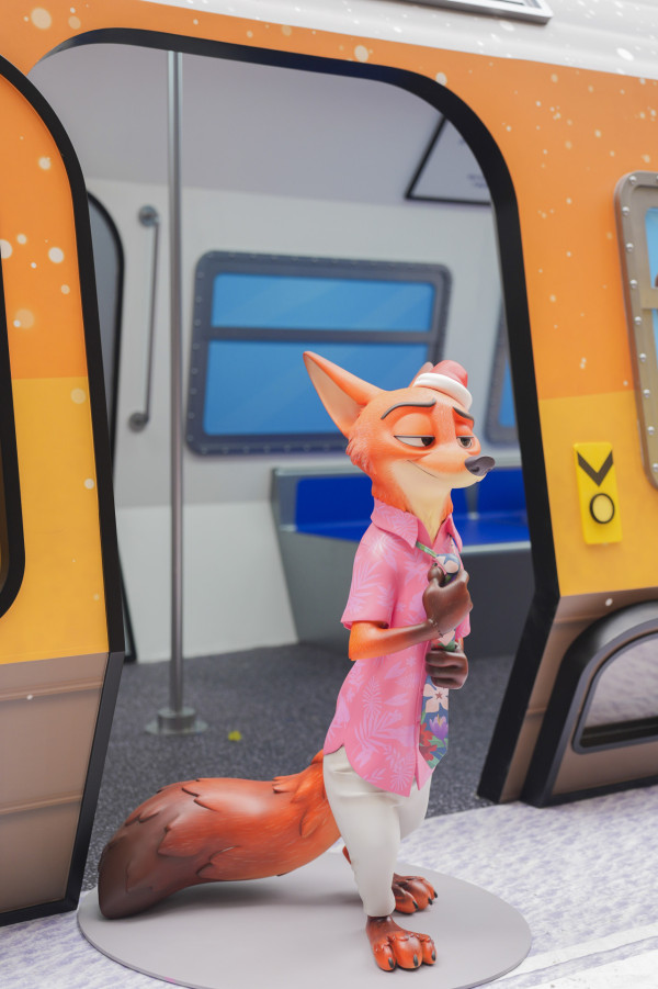 聖誕樹打卡2025|全港10+特色聖誕樹懶人包!中環20米高巨型聖誕樹、迪士尼夢幻飄雪聖誕樹(持續更新)