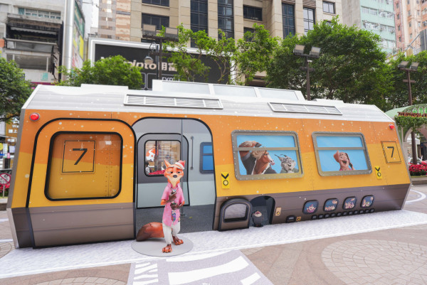 聖誕樹打卡2025|全港10+特色聖誕樹懶人包!中環20米高巨型聖誕樹、迪士尼夢幻飄雪聖誕樹(持續更新)