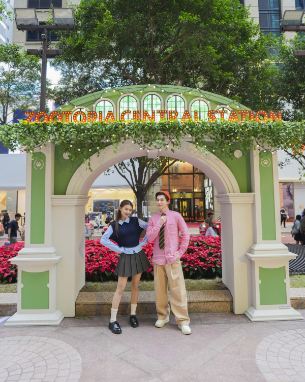 聖誕樹打卡2025|全港10+特色聖誕樹懶人包!中環20米高巨型聖誕樹、迪士尼夢幻飄雪聖誕樹(持續更新)