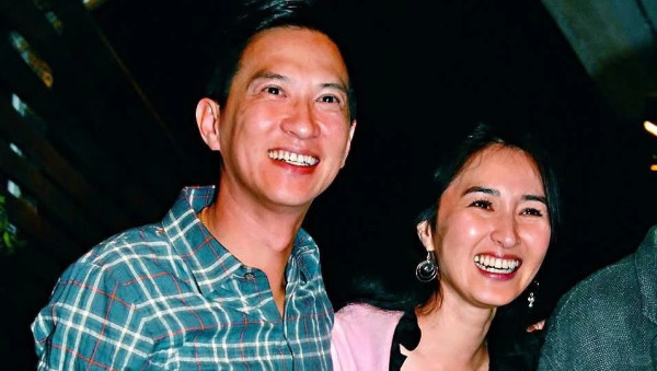 關詠荷孖老公情侶裝被野生捕獲！60歲零醫美狀態驚人 證明張家輝無講錯