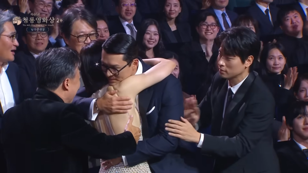 玄彬孫藝珍齊封青龍獎影帝后（圖片來源：KBS）