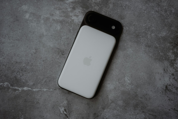 iPhone電量狂跌？5個「隱藏功能」默默燒電！Apple官方教你一鍵關閉設定續航力翻倍