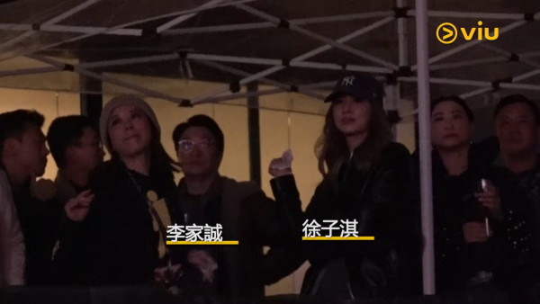 徐子淇與老公李家誠激罕被野生捕獲睇演唱會 迷妹追星低調現身曝光私下性格