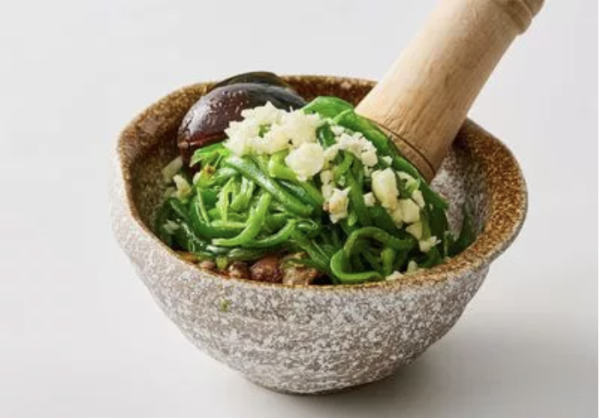 費大廚 皮蛋青椒擂茄子。圖片來源：費大廚辣椒炒肉官網