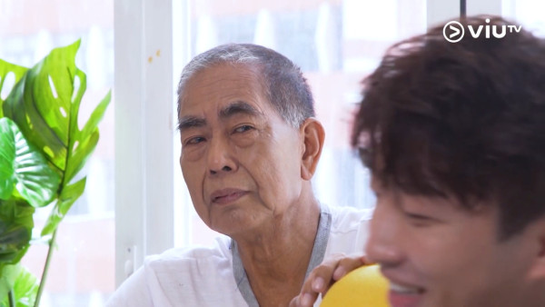 《美女廚房》周中師傅76歲近照曝光!眉髮全白身形清減 曾患腎衰竭引擔憂