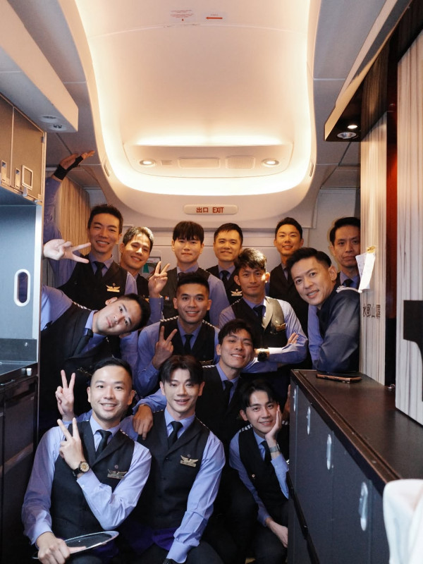 華航「神顏男團」航班創紀錄！全空少陣容引女乘客尖叫求預告日期 