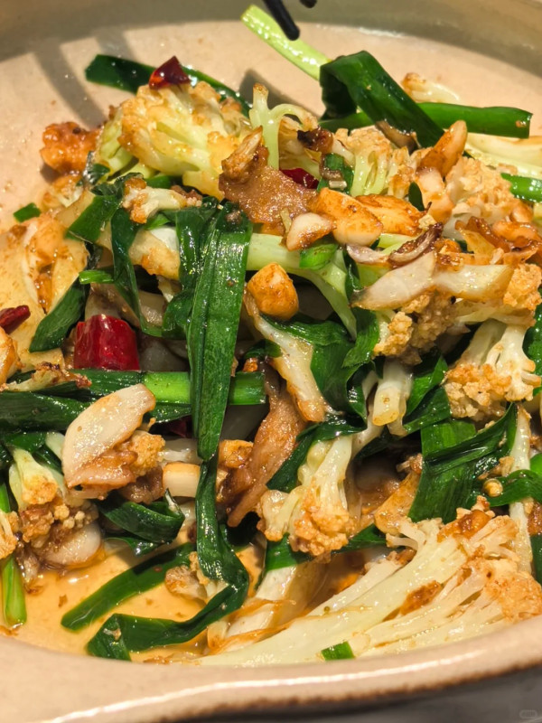 費大廚 橄欖油炒花菜。圖片來源：小紅書@梁溪