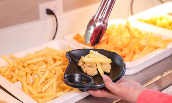 自助餐回本定中伏？網民列出5大「千祈咪攞」賠錢食物 食完呢樣即飽無位食海鮮！