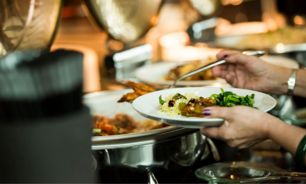 自助餐回本定中伏？網民列出5大「千祈咪攞」賠錢食物 食完呢樣即飽無位食海鮮！