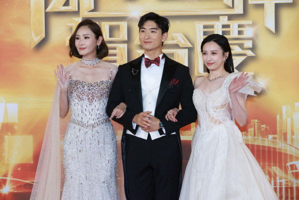 TVB台慶2025|大合照一線小生花旦企位得寵見真章 呢位被流放後終於強勢回歸