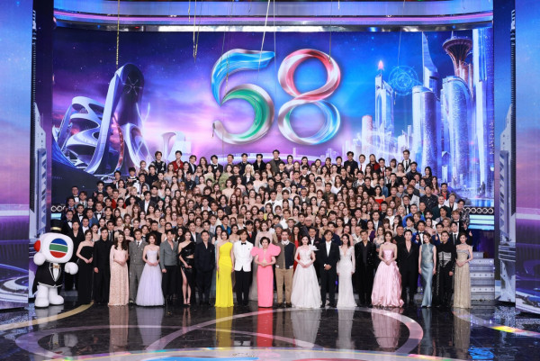 TVB台慶2025|大合照一線小生花旦企位得寵見真章 呢位被流放後終於強勢回歸