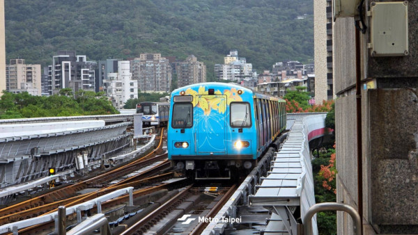 遊台注意！台北捷運3大新措施上路 新增嬰兒車停放區方便親子旅客 