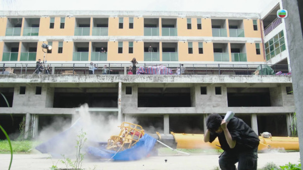 新聞女王2｜劇組升降平台倒塌意外改編自真實事件 總監製鍾澍佳為業內基層發聲