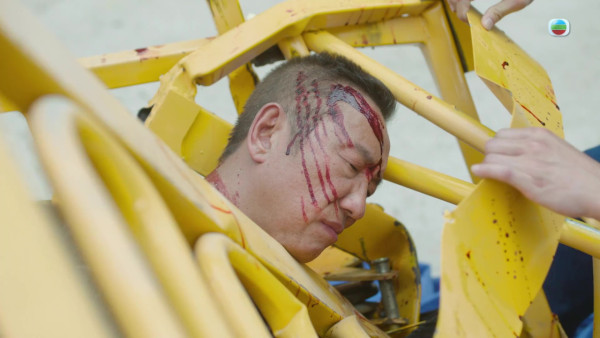 新聞女王2｜劇組升降平台倒塌意外改編自真實事件 總監製鍾澍佳為業內基層發聲