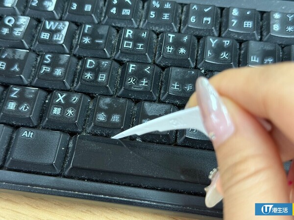 清潔神物｜牙線棒用完勿棄！記者實測「隱藏用法」刮出千年老泥　專家：3大隱藏用法