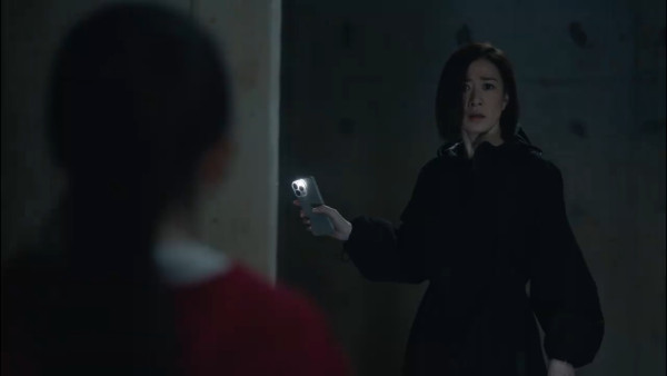 新聞女王2劇評|佘詩曼親揭獻出拍劇生涯第一次!馬國明水中掙扎戲親為佐治解畫