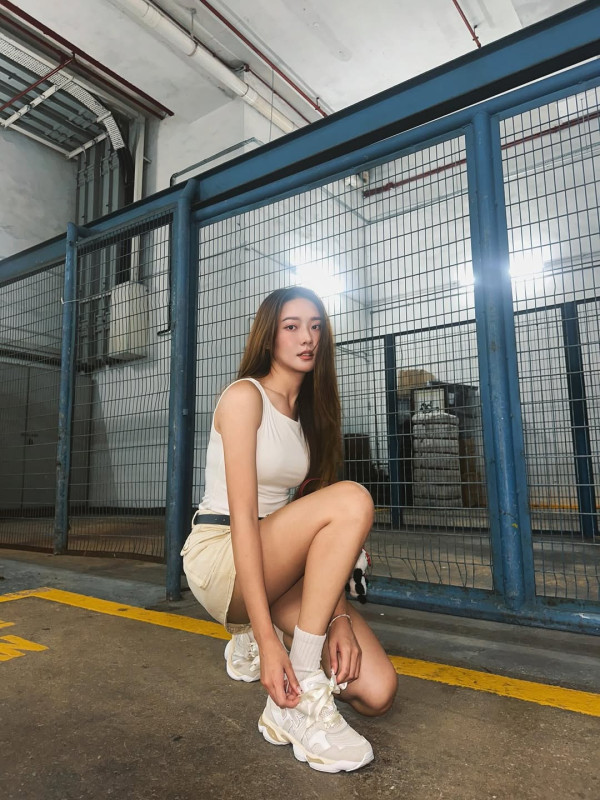 戴祖儀谷胸相瘋傳自信認胸前負擔太重 後台仆親連環圖更洶湧睇到嘩嘩聲