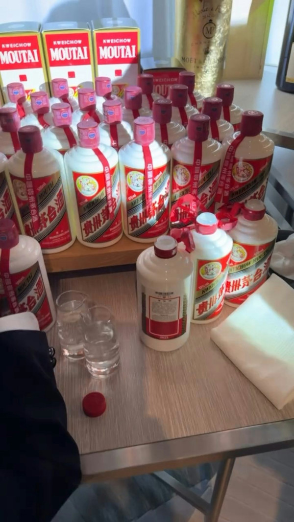 前TVB視后再搞婚宴結婚10周年大排筵席晒恩愛 屢傳婚變仍撐老公力證夫妻情不變