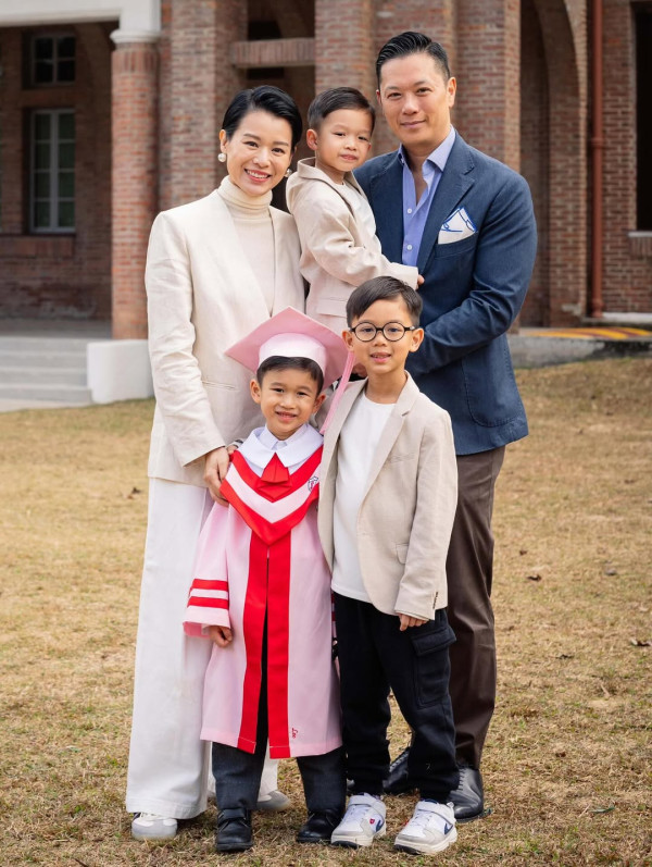 前TVB視后再搞婚宴結婚10周年大排筵席晒恩愛 屢傳婚變仍撐老公力證夫妻情不變