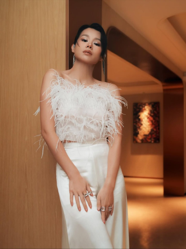 前TVB視后再搞婚宴結婚10周年大排筵席晒恩愛 屢傳婚變仍撐老公力證夫妻情不變