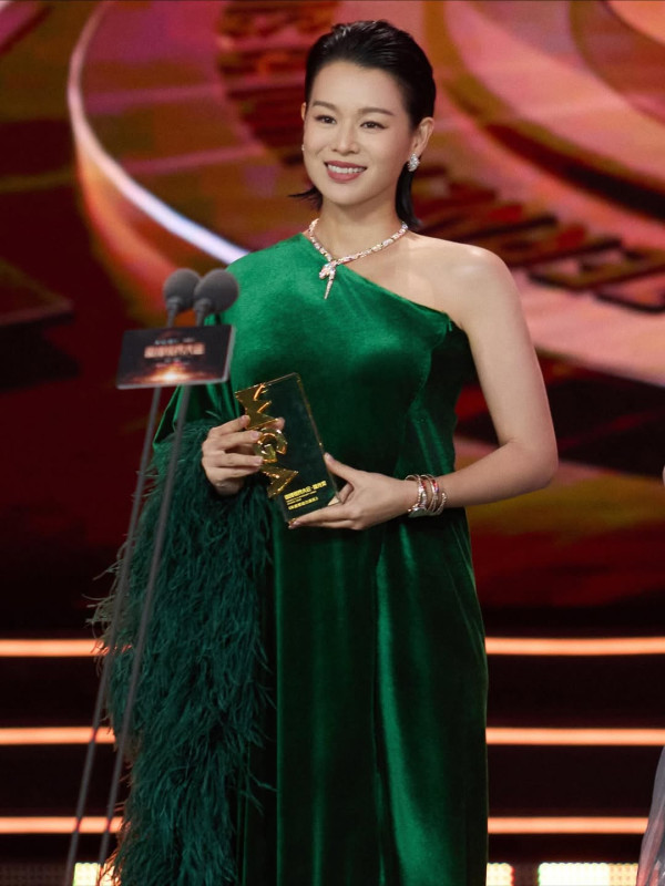 前TVB視后再搞婚宴結婚10周年大排筵席晒恩愛 屢傳婚變仍撐老公力證夫妻情不變