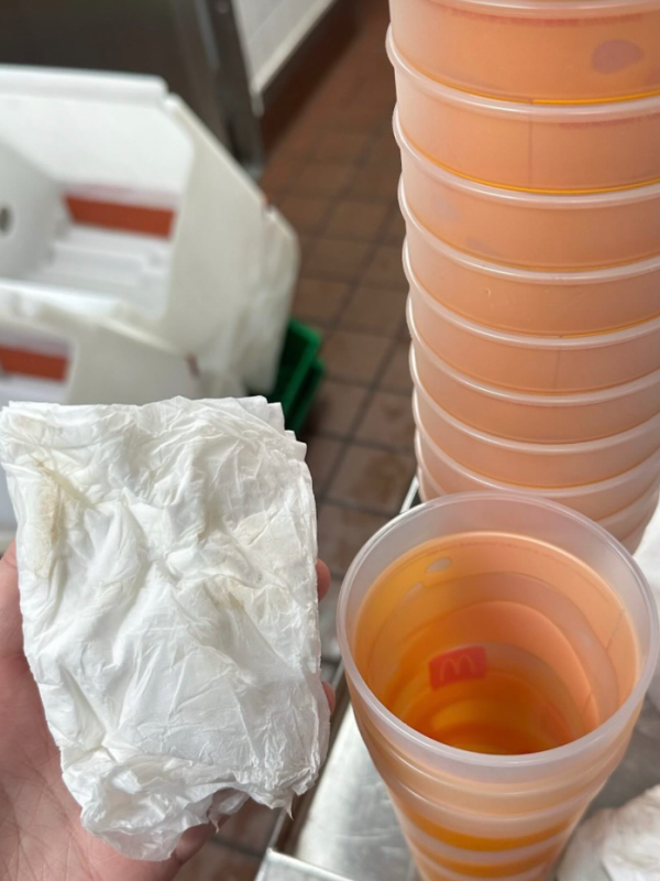 台麥當勞前員工踢爆洗杯內幕 網民驚見千年黑垢教一招自保 
