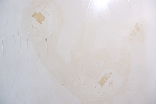 慳家男實測過期白醋清潔浴室皂垢！直噴5分鐘即見效：超級乾淨又不傷手！附白醋10大隱藏用法