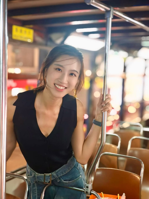 今屆落選港姐第一人火速加入《東張》 碩士畢業註冊社工入行做「東張女神」