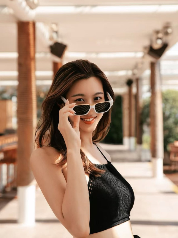 今屆落選港姐第一人火速加入《東張》 碩士畢業註冊社工入行做「東張女神」