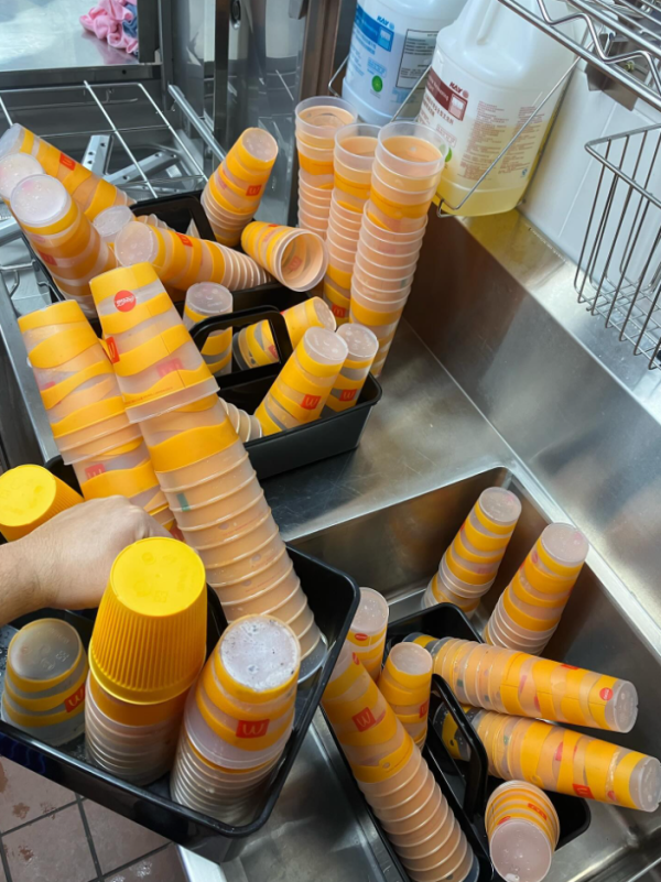 台麥當勞前員工踢爆洗杯內幕 網民驚見千年黑垢教一招自保 