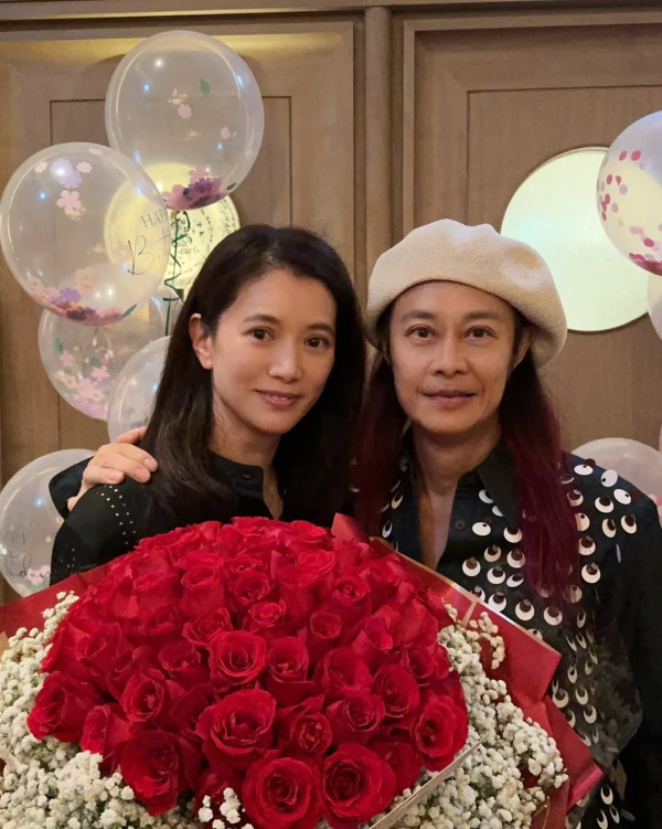 袁詠儀街頭低調炫富晒愛馬仕天價手袋！全身行頭逾56萬奢華程度嚇窒網民