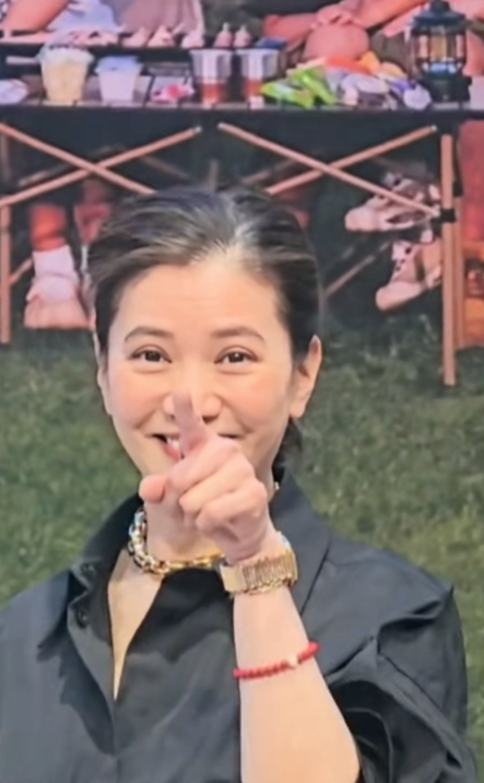 袁詠儀街頭低調炫富晒愛馬仕天價手袋！全身行頭逾56萬奢華程度嚇窒網民