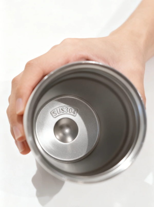 保溫杯裝咖啡恐中毒？醫學專家揭「2種情況」千萬勿用 隨時飲重金屬落肚