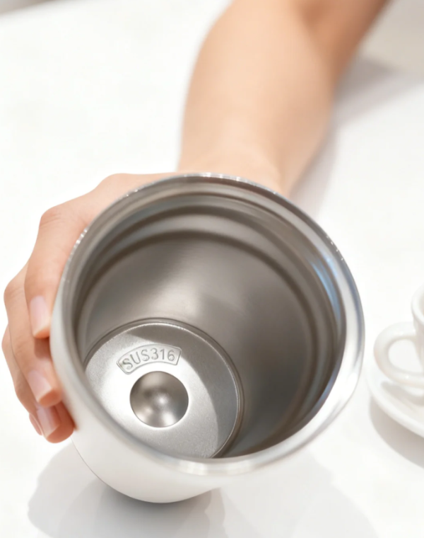 保溫杯裝咖啡恐中毒？醫學專家揭「2種情況」千萬勿用 隨時飲重金屬落肚