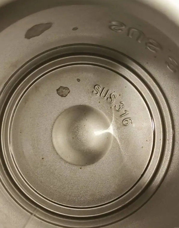 保溫杯裝咖啡恐中毒？醫學專家揭「2種情況」千萬勿用 隨時飲重金屬落肚