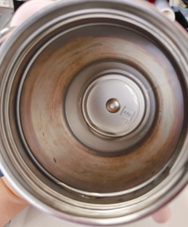 保溫杯裝咖啡恐中毒？醫學專家揭「2種情況」千萬勿用 隨時飲重金屬落肚