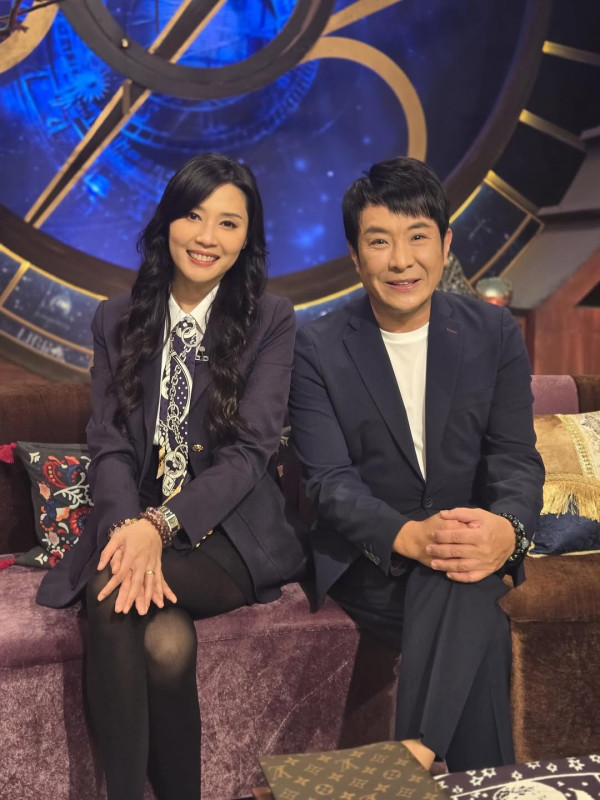 羅泳嫻賀黃澤鋒愛女百日宴失言惹禍 祝福6個字引爆網民圍攻：心地唔好